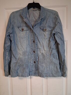Chico's Light Blue Denim Button Top Soft  Jacket Embroidered Floral Detail Sz M